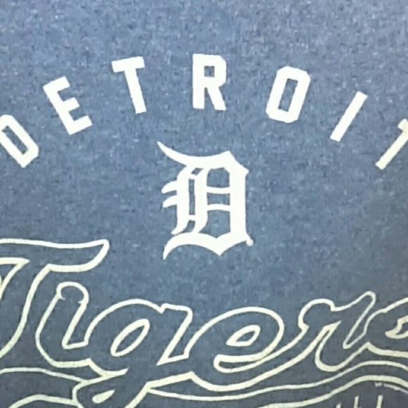 MLB Detroit Tigers Baseball Women's Tee Size medium - Picture 5 of 5